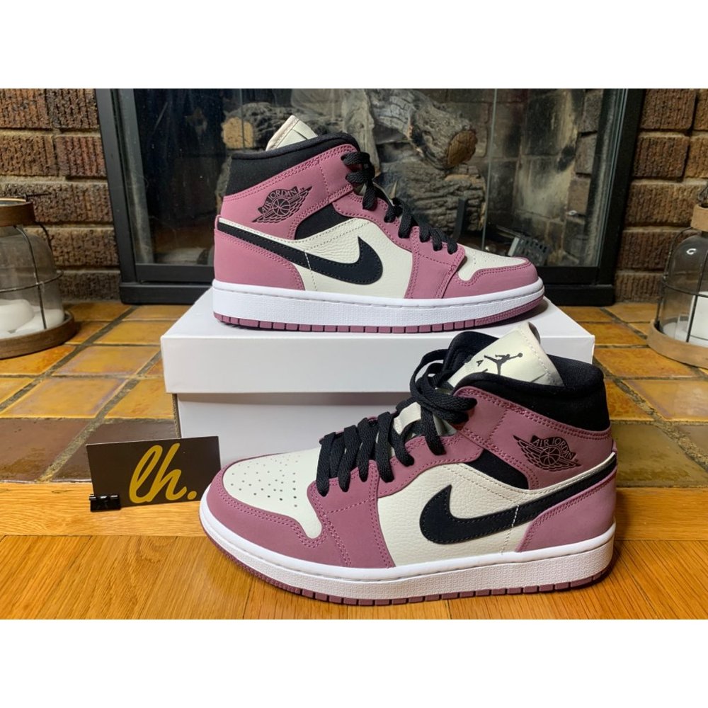 Women’s Sz 10.5 Jordan 1 Mid Light Mulberry Athletic Sneakers DC7267-500